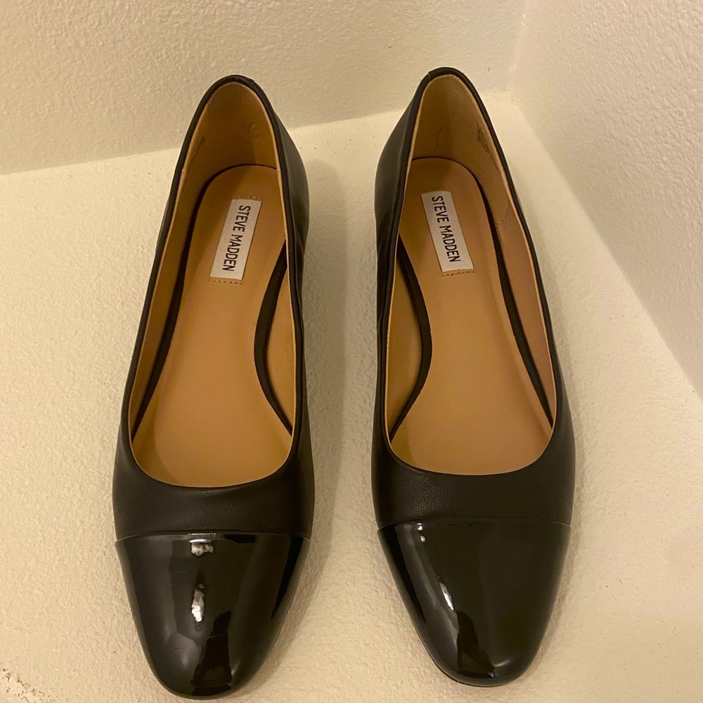 Steve Madden Blair black leather toe cap flats, size 10